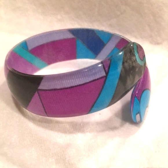 Emilio Pucci EUC Vintage Silk Scarf In A Lucite Bangle Bracelet - Picture 4 of 16